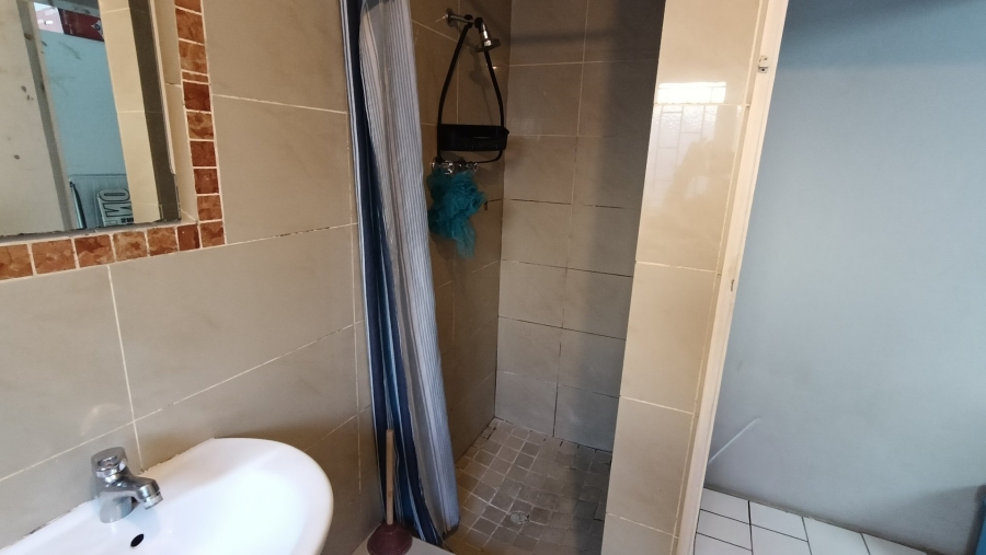 2 Bedroom Property for Sale in Zonnebloem Western Cape